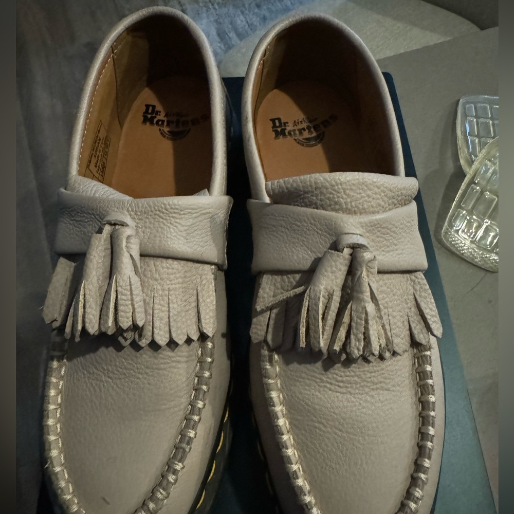 Dr Martens like NWOB Woman’s Adrian Vintage Virginia Leather Loafers